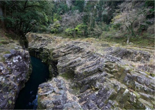 Japán kanyon vulkanikus bazalt