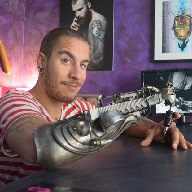 Kütyülógia tetováló gép protézis kar