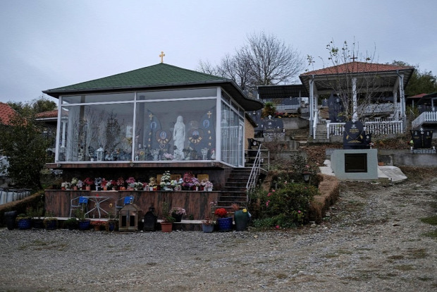 Szerbia tememtő bungaló mauzóleum