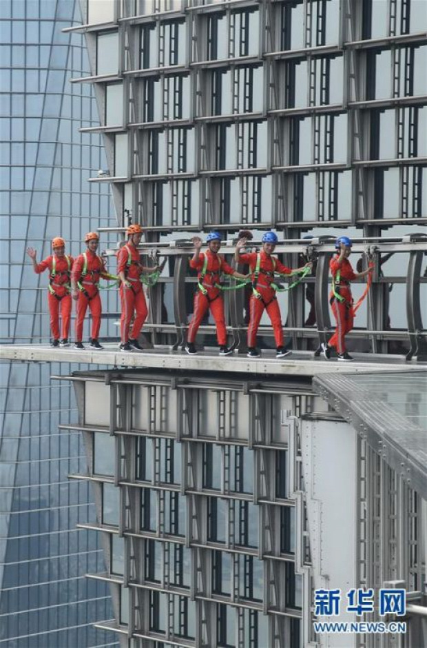A világ érdekes Kína üvegkilátó ösvény toronyház üveg