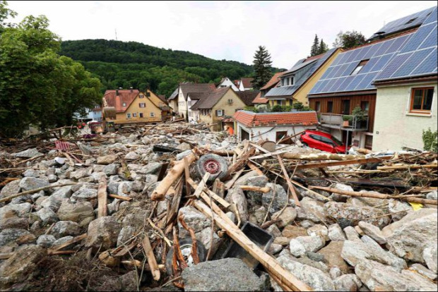 A világ érdekes Felhőszakadás villám áradás Németország Franciaország