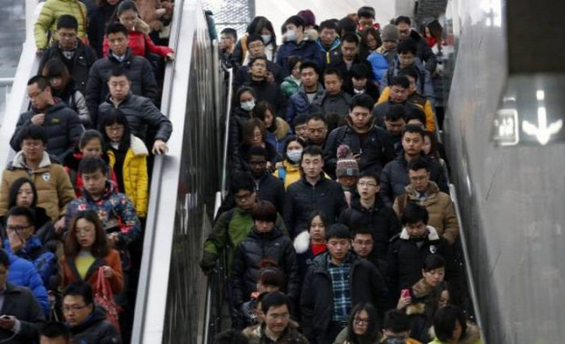 A világ érdekes tömeg Kína zsúfolt