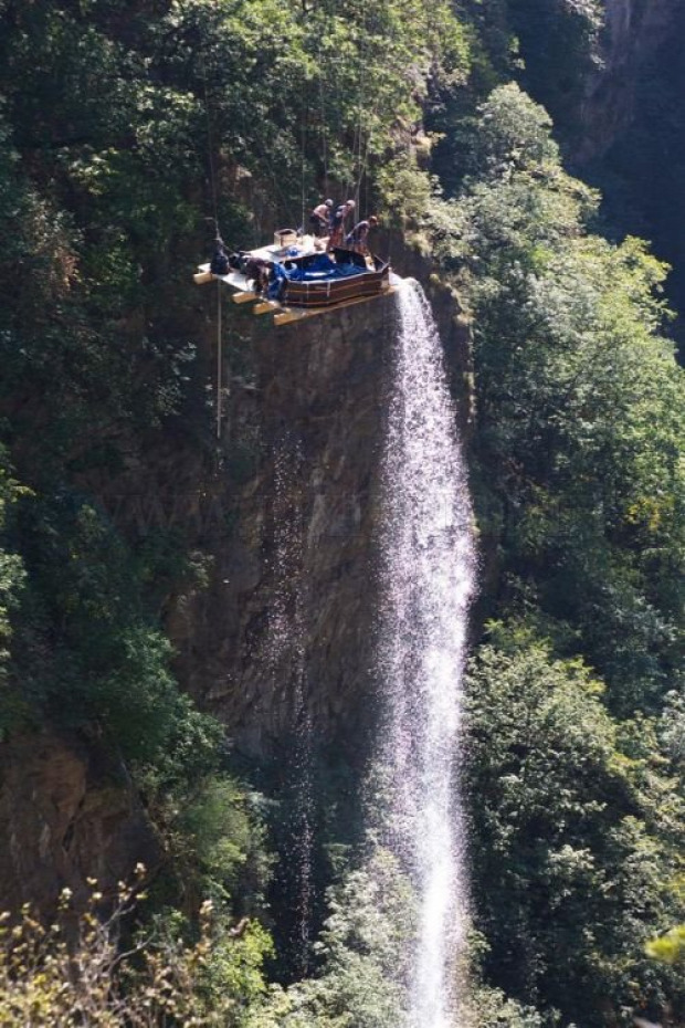 medence fürdés hegymászó bungee jumping