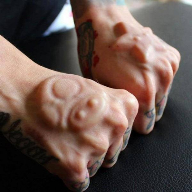 isten állatkertje testmódosítás véglet tetoválás implantátum