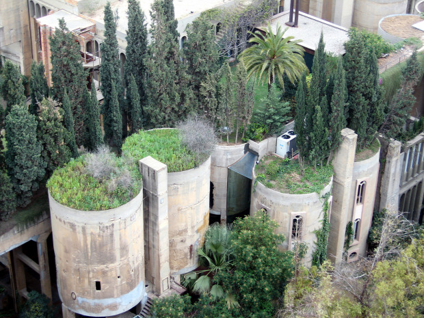 A világ érdekes spanyolország Barcelona cementgyár lakás