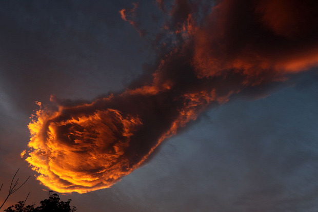 A világ érdekes Madeira ég kéz ököl tűz isten felhő