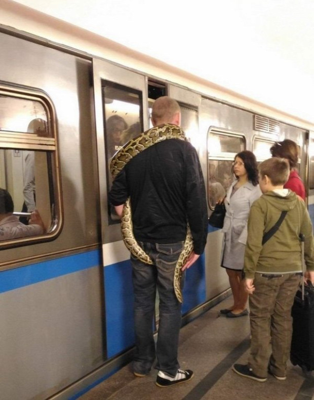 metró alak furcsa különös