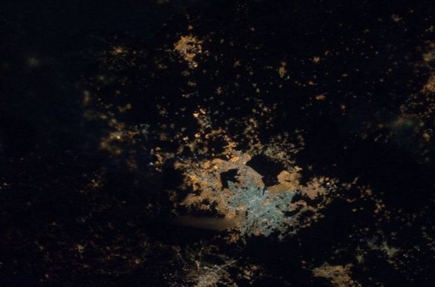 A világ érdekes Föld  világűr 320km  Nemzetközi Űrállomás