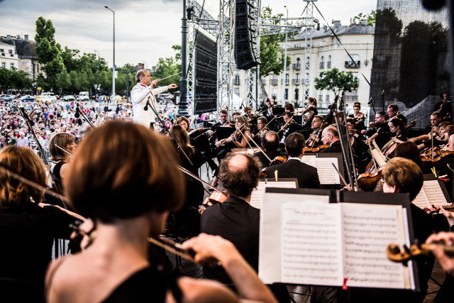 BFZ Budapesti Fesztiválzenekar TérTáncKoncert Fischer Iván Kártyajáték Belinszky Anna