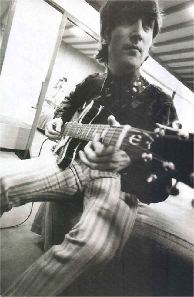 John Lennon Paul McCartney George Harrison Ringo Starr George Martin Geoff Emerick Timothy Leary Tibeti Halottaskönyv Tomorrow Never Knows Got To Get You Into My Life Revolver Abbey Road-i stúdió Rubber Soul