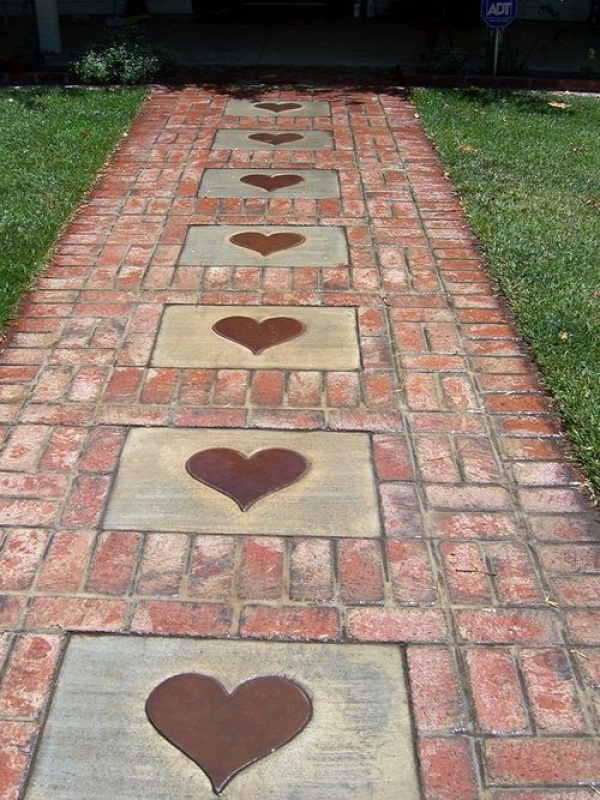 I tend to put my heart and soul into gardening....so this pathway seems appropriate! Lovely design idea.