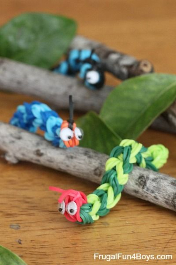 Rainbow Loom Caterpillars - HOW CUTE! These would be fun to make and play with for a bug theme.