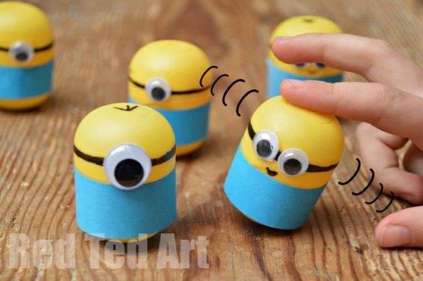 Minion Weeble Craft - this took 5minutes to make. We made them super simple so the kids could manage..... and then turned them into FUN WEEBLES!!!