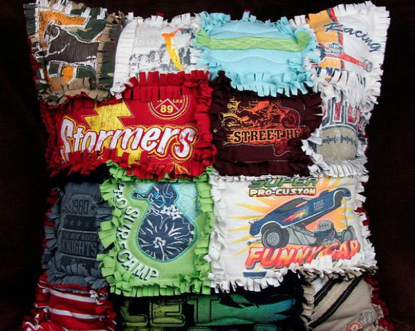 40+ Creative Ideas to Repurpose and Reuse Your Old T-shirts --> DIY T-shirt Rag Pillow