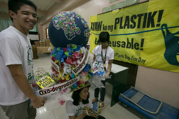 nejlonzacskó elleni világnap műanyag zacskó műanyag táska bevásárlás banyatank gurulós bevásárlótáska műanyag hulladék