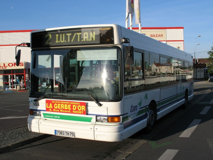 tömegközlekedés autóbusz fenntarthatóság légszennyezés Niort Dunkerque Franciaország Compiègne közlekedés