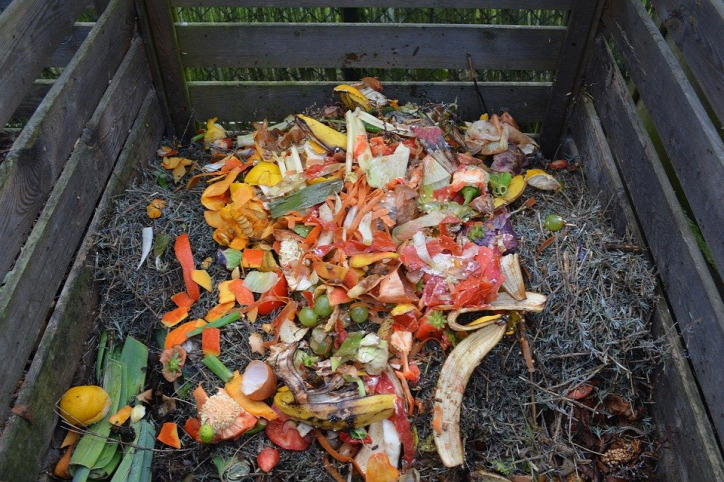 komposzt komposztkeret újrahasznosítás kert
