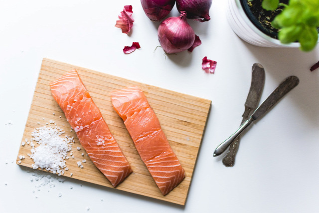 foodiesfeed.com_raw-salmon-fillets2