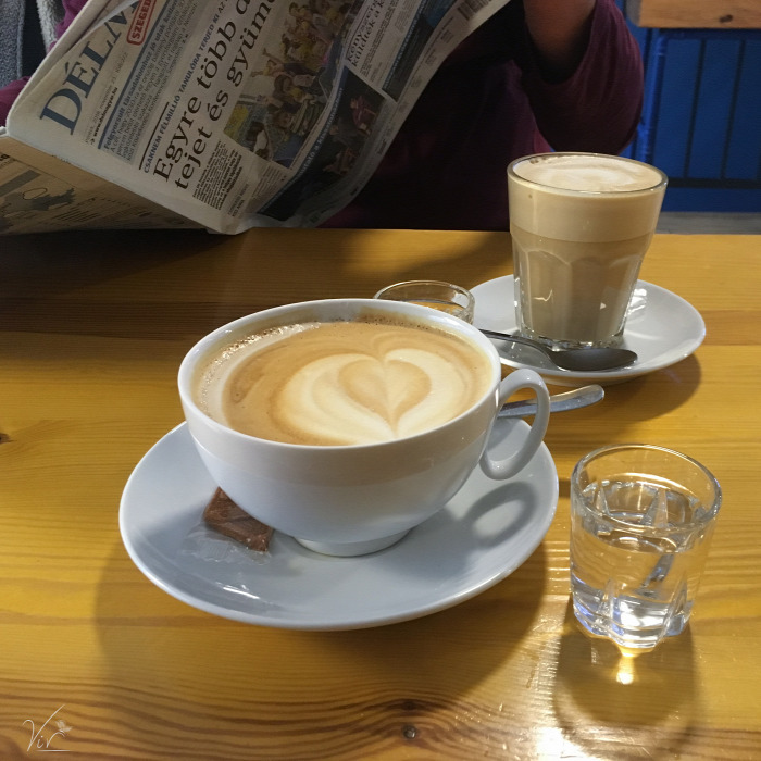 belföld Szeged brunch kávé kávéház latte art leves menü van reggeli szendvics sütemény állatbarát