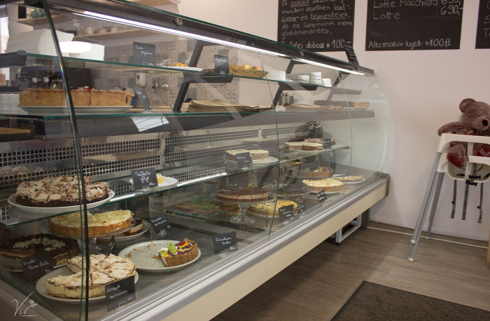belföld Balaton Gyenesdiás cukrászda sütemény torta állatbarát