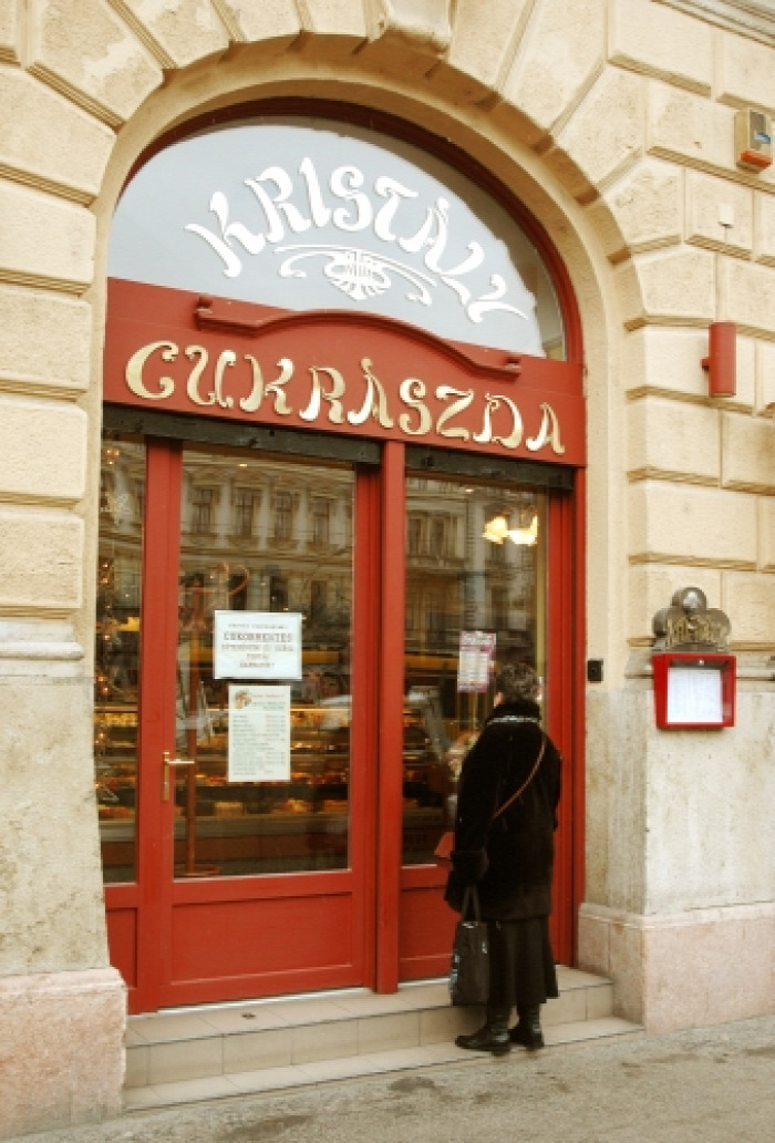 Budapest VIII. kerület cukrászda kávé kávéház nosztalgikus sütemény torta belföld