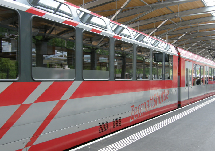 Svájc fogaskerekű vasút vonat Zermatt