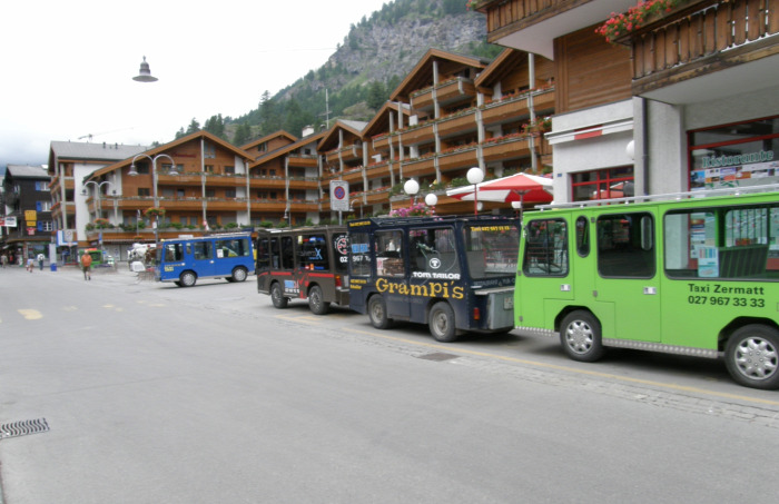 Svájc fogaskerekű vasút vonat Zermatt