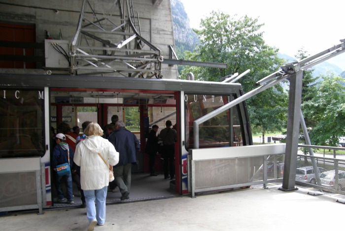 Svájc nagy-kabinos felvonó hegy Schilthorn