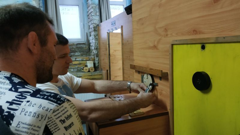 Aláír egy srácot, akit randevúz, tetszik