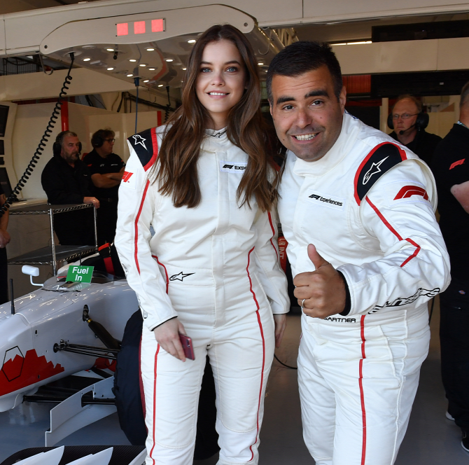 Palvin Barbara F1 Lewis Hamilton