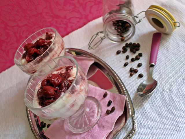 habtejszín görög joghurt joghurt cukor porcukor meggy rumaroma pohárkrémek édességek babapiskóta kávé