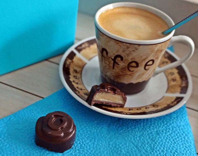 bonbon édességek csokoládé étcsokoládé fehér csokoládé étcsoki fehércsoki csoki kávé tejszín