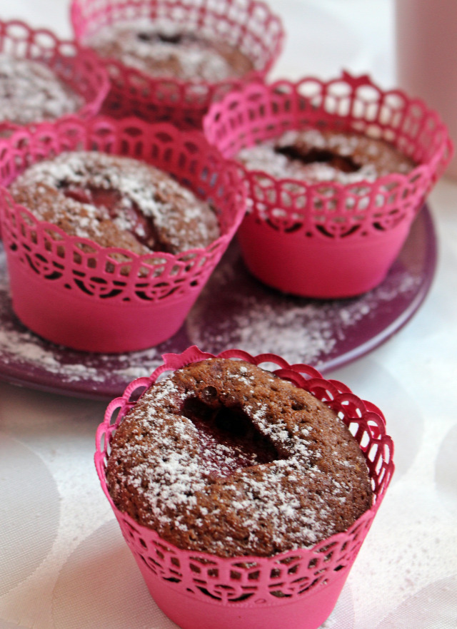 eper gyors muffinok édességek kakaó kakaópor liszt cukor sütőpor tejcsoki tejcsokoládé csoki csokoládé vaj tojás
