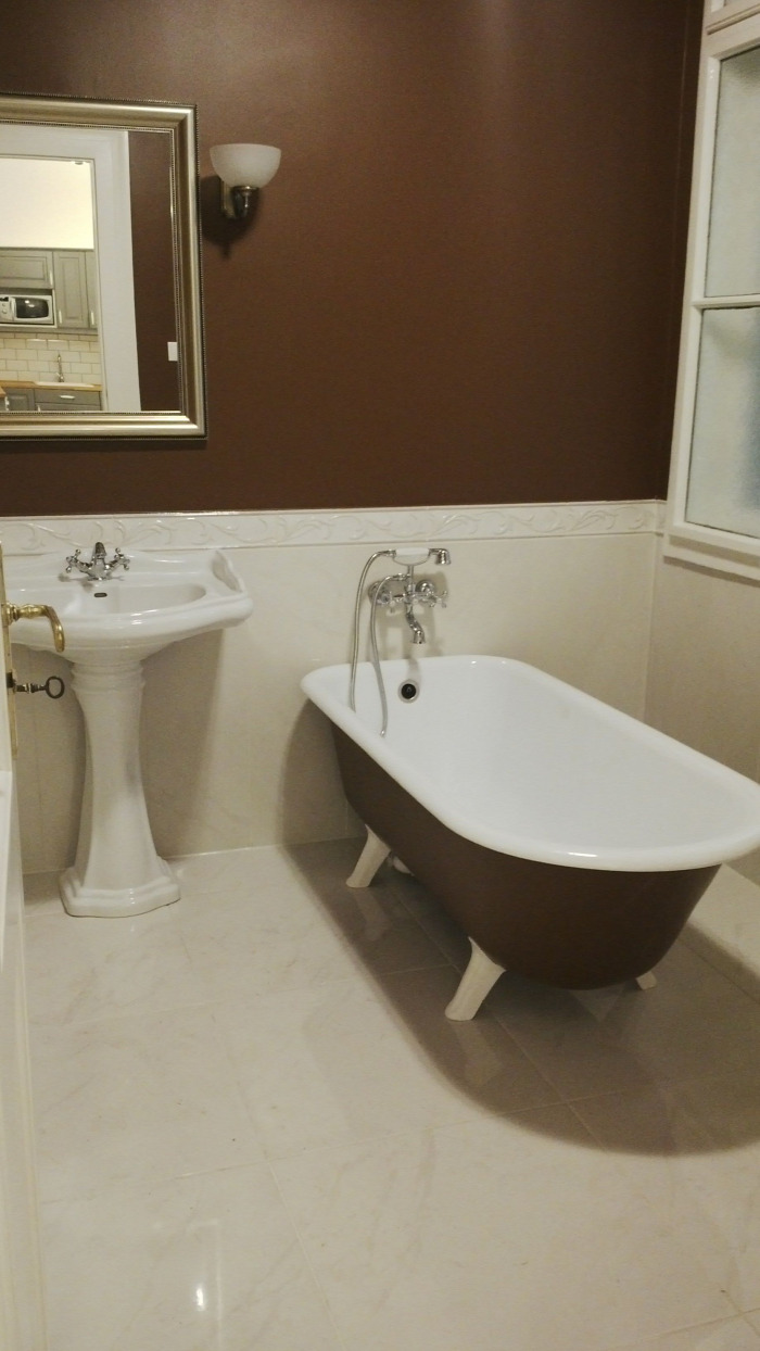 fürdőkád tusoló zuhanyzó fürdőszoba lakberendezés belsőépítészet ingatlanműhely