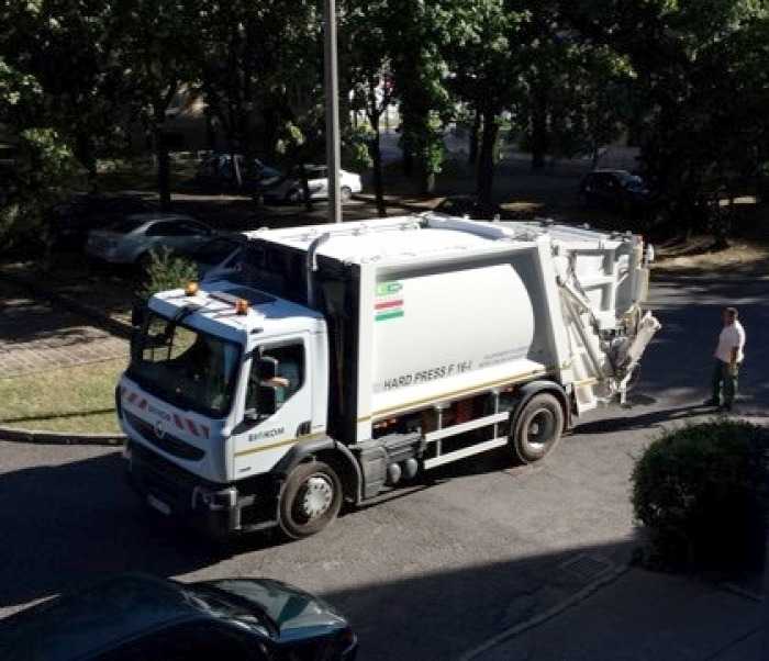 hulladékgyűjtők Pécs SERES autó
