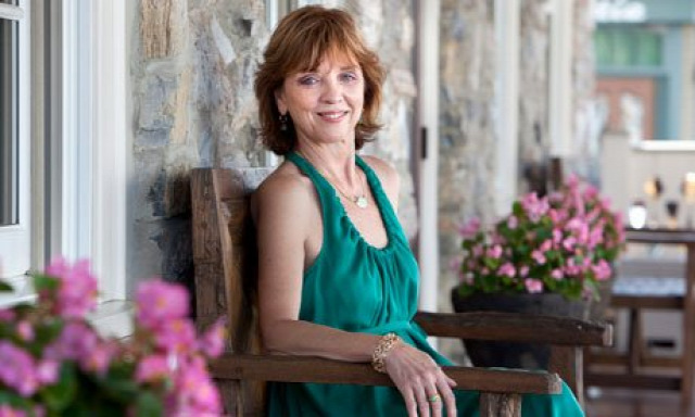 Nora-Roberts-photographed-007