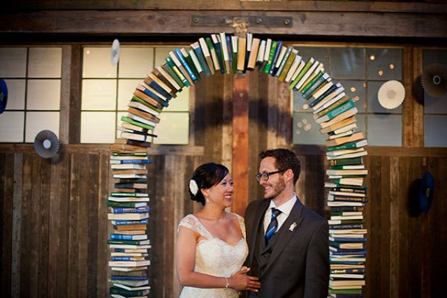 book-wedding-ceremony-arch-9