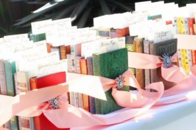 book-wedding-favors