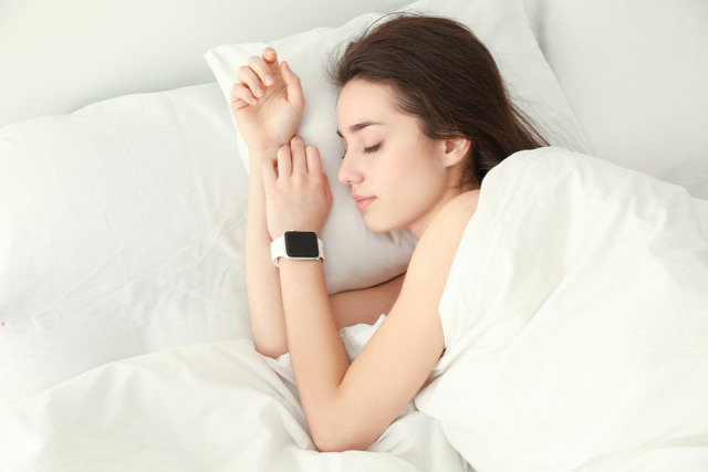okos alvás okos eszközök okos párna pihentető alvás életmód egészség
