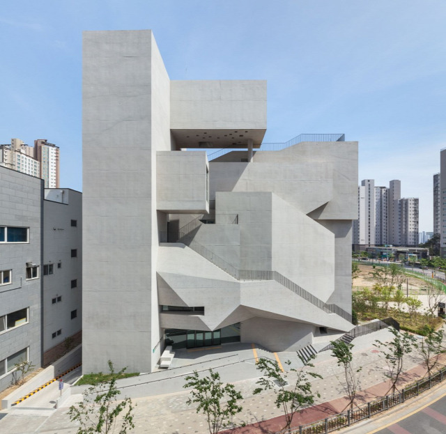 modern templom beton dél-korea építészet magasház BituMan archichat mezei dániel Gimpo