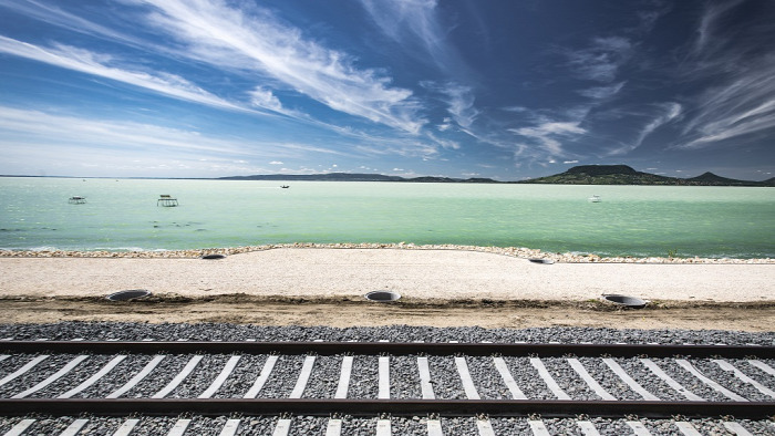 vasút NIF beszerzés felújítás Balaton NFM EU