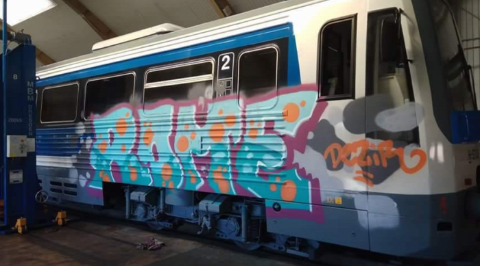 vasút dizájn uzsgyi felújítás graffiti