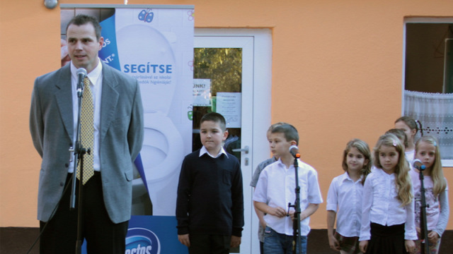 Maroslelei Általános Iskola iskolai mosdófelújítási program mosdófelújítás Domestos Unilever