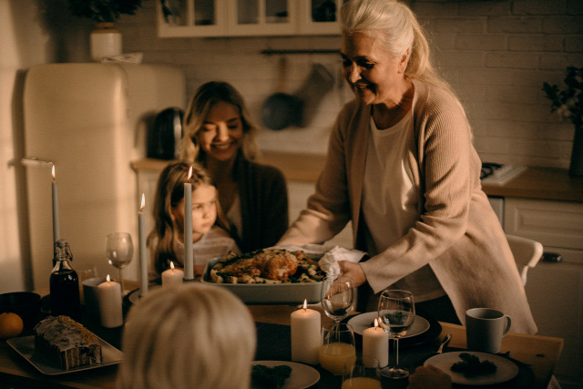 tudatos rágás  tudatos evés mindfulness karácsony Tanács evéspszichológia családi vita nassolás falásroham