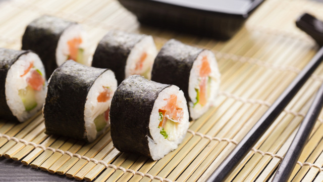 sushi recept táplálkozás főétel lazac avokádó japán konyha