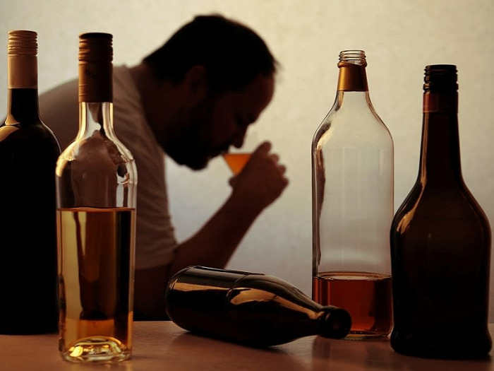 alkoholizmus szenvedélybetegség függőség addikció társfüggőség Dr. Kárpáti Róbert pszichiáter szakértő egészség lélek psziché
