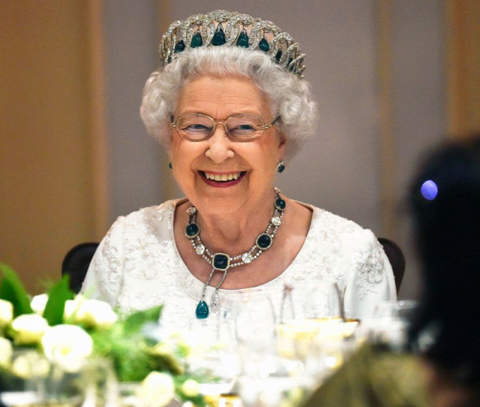 II. Erzsébet születésnap csokoládés keksztorta gasztro recept királnyő kedvence táplálkozás test 92. születésnap sztárok starlight II. Erzsébet királynő