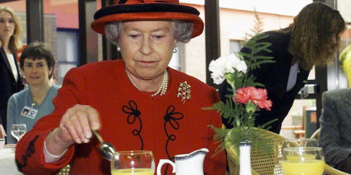 II. Erzsébet születésnap csokoládés keksztorta gasztro recept királnyő kedvence táplálkozás test 92. születésnap sztárok starlight II. Erzsébet királynő