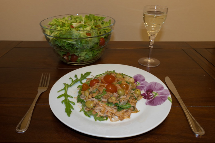 rizstészta tonhal olajbogyó rukkola saláta gluténmentes laktózmentes egyszerű gyors egészséges finom vitamindús főétel
