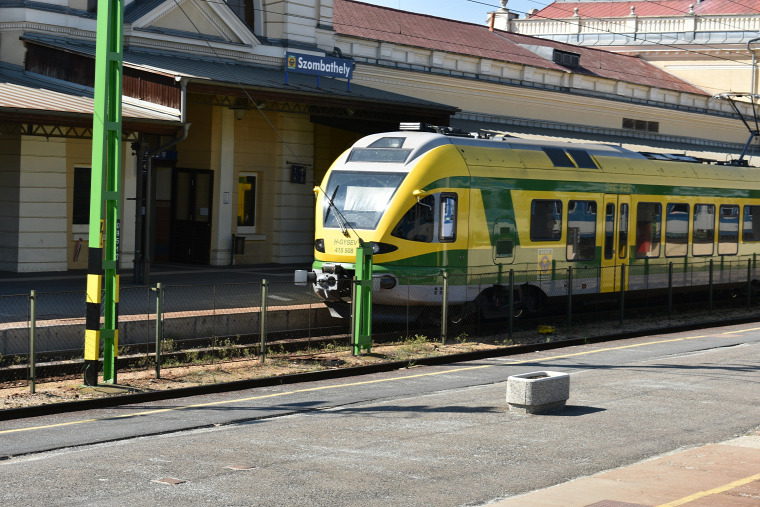 közlekedés vonat MÁV GYSEV problémák gödör Vép vasút